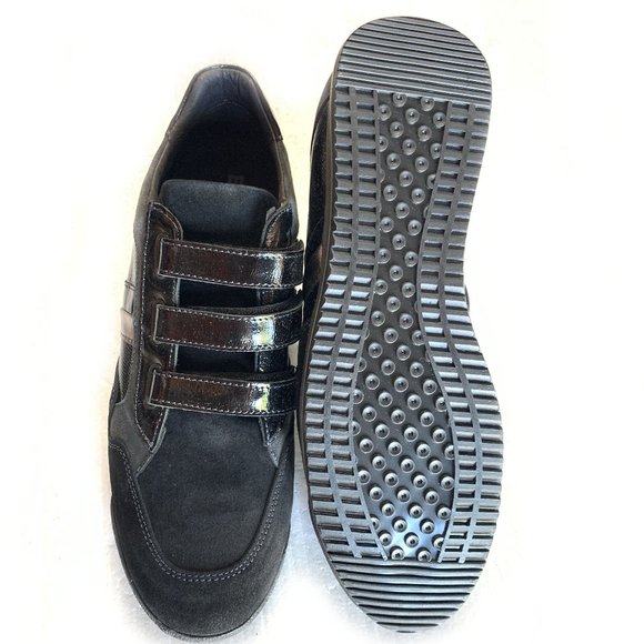 Man Shoes - Picture 3 of 3